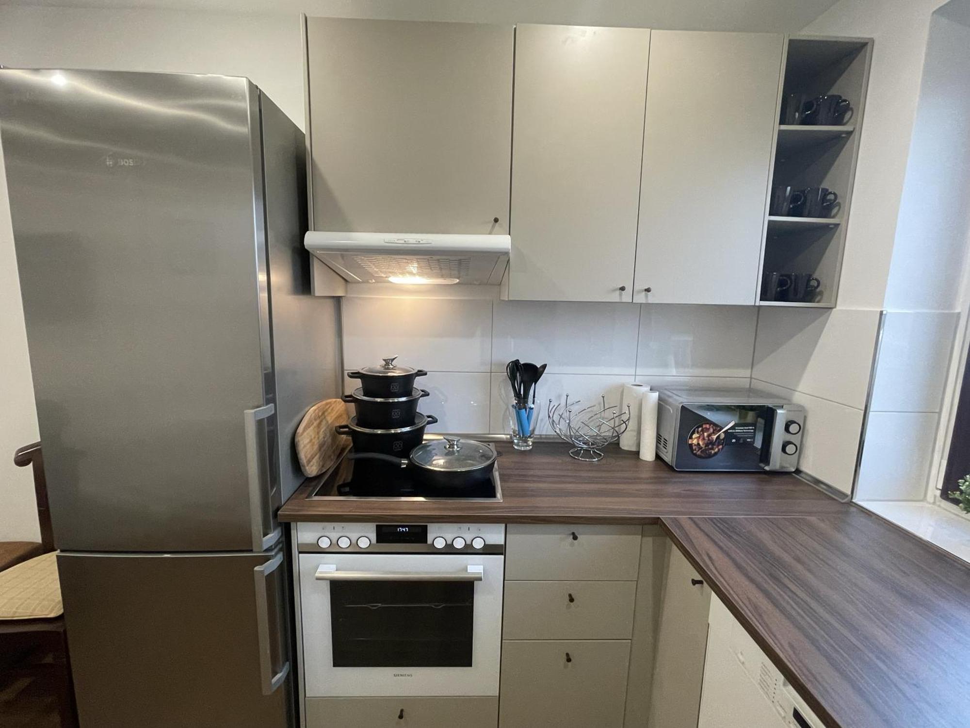 Apartment Kernsaniert Und Modern!! 4-zimmer-wohnung In Hamburg-berne *