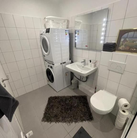 Kernsaniert Und Modern!! 4-zimmer-wohnung In Hamburg-berne Apartment Hamburg